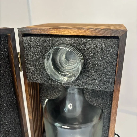 Harley-Davidson Glass Decanter in original Wooden Case - Picture 11 of 16